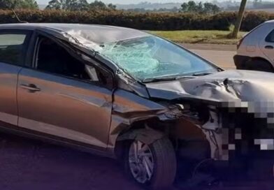 Acidente entre carro, caminhão e motocicleta interdita rodovia que liga Itapeva a Itaberá