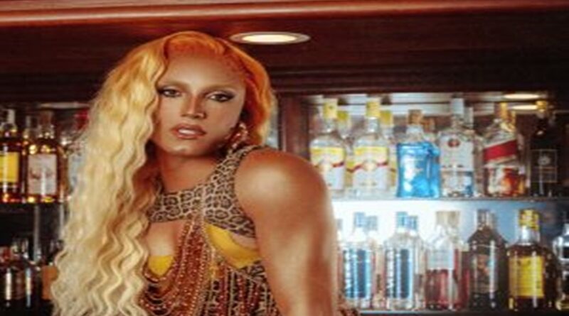 Aretuza Lovi mistura pop, funk e brasilidade em novo single “Caipiranhas”