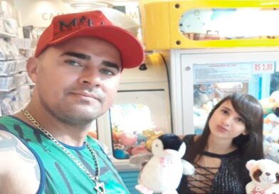 “Meu 1º amor!”: juntos há 14 anos, casal transforma experiências no meio liberal em conteúdo 18+