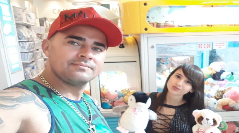 “Meu 1º amor!”: juntos há 14 anos, casal transforma experiências no meio liberal em conteúdo 18+