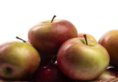 Maçã com casca ou em suco? Nutricionista explica o que muda no organismo