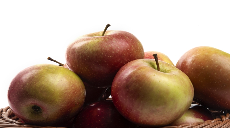 Maçã com casca ou em suco? Nutricionista explica o que muda no organismo